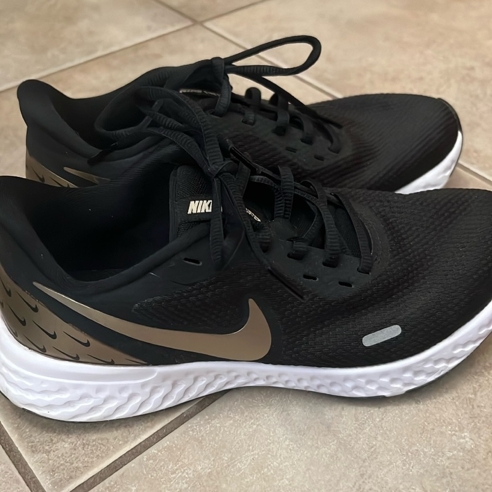 NIKE Revolution tennis shoes!